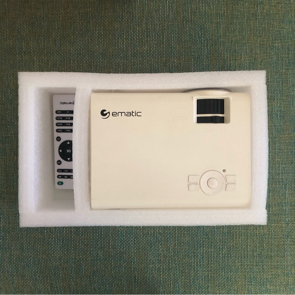 Home Projector - Picture 5 of 6